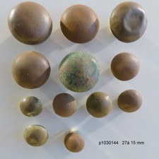 lot de 12  BOUTONS  . Uniforme Militaire?? tres anciens 27 à 15 mm