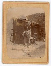 PHOTO, un homme barbu avec un immense chapeau sombrero mexicain ? vers 1900