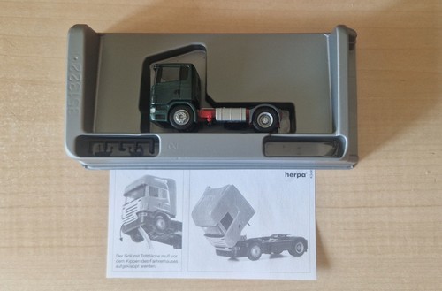 Tracteur routier neutre vert