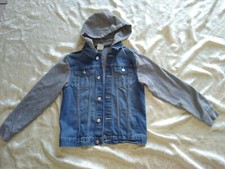 Blouson en jean avec une capuche Taille 11/12 ans
