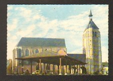 CHATEAUNEUF-sur-LOIRE (45) CITROEN DS , RENAULT 4L & R8 à la HALLE & EGLISE 1974