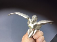 MASCOTTE  BOUCHON DE RADIATEUR FEMME AILÉE BRONZE ARGENTÉ DE ÉDOUARD GRANET