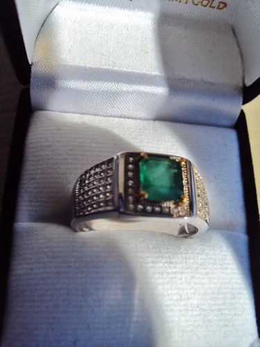 Belle bague emeraude de - à,