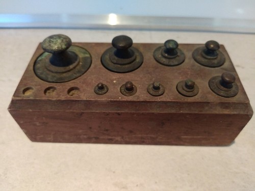 Ancienne boite poids en - de,