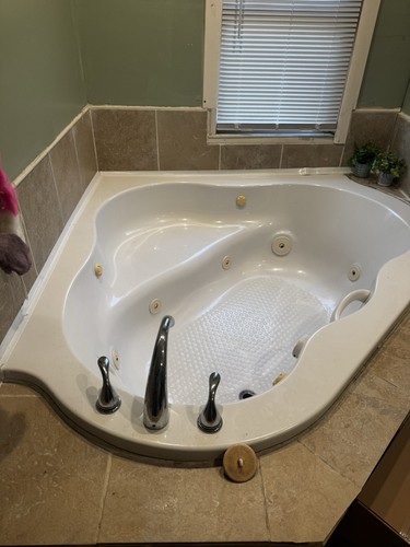 Beautiful unused jacuzzi tub - unused,