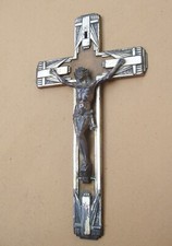 Ancien crucifix mural de style