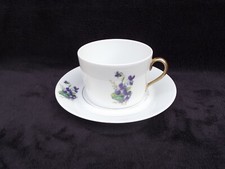 tasse et soucoupe à chocolat en porcelaine De Sologne lamotte décor de violettes