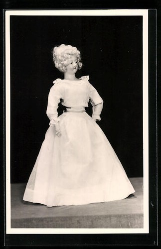 Carte postale poupée - , cuir