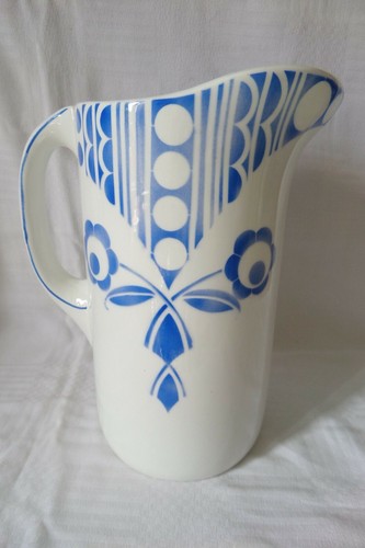 Broc pichet vase faiencerie