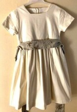 Robe enfant coton espagnol de qualité supérieure entièrement doublée ceinture brodée.