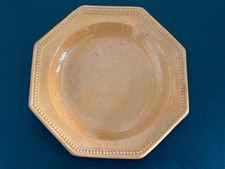 Assiette octogonale perlée en