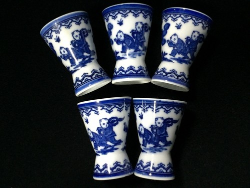 M1675 lot tasses à saké - lot,