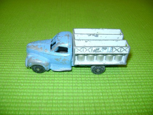 Dinky toys 25o camion laitier - 25o,