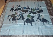 275 - TRES BEAU FOULARD PIERRE