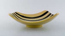 Gabriel Ceramic, Sweden. Plat "Tropik" en céramique émaillée. Striped design