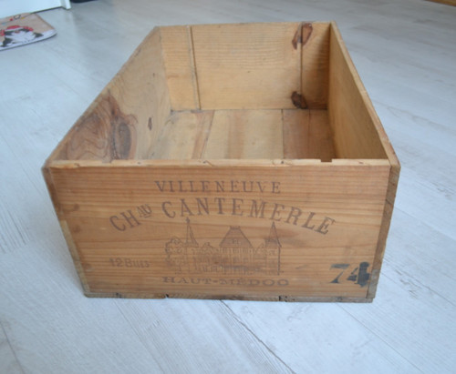 Belle caisse à - (vide),