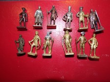 lot  12 kinder métal