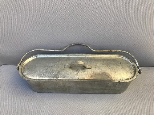 Ancienne poissonnière acier