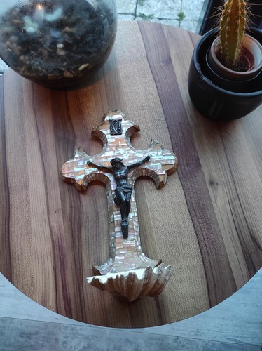 Crucifix bénitier en - /,