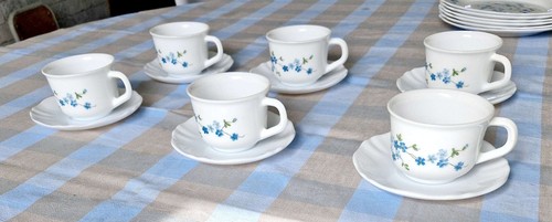 Lot petites tasses à - petites,