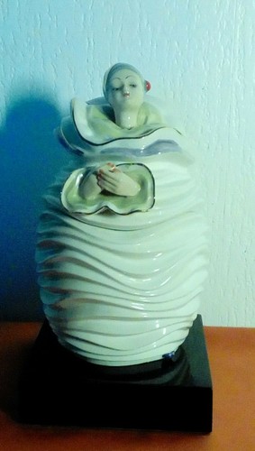 Pot biscuit faience - a,
