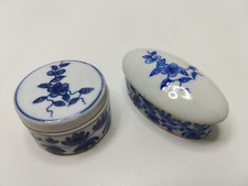 Petites boîtes / piluliers en porcelaine (lot de 2 pièces)