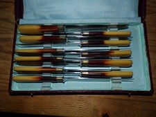 Ancien coffret de 11 couteaux