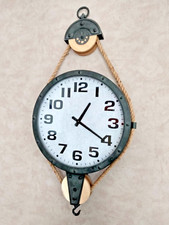 Horloge industrielle 2 poulies et grosse corde, en métal et bois 83x43,5cm,neuve