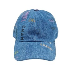 CHANEL Casquette en denim avec