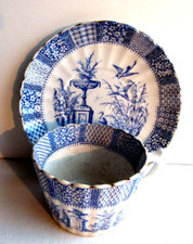 Soucoupe et tasse à café modèle Dentelle de Lunéville, en bleu, Art Déco