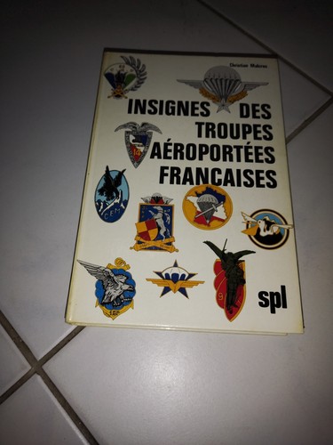 Livre insignes des troupes - insignes,