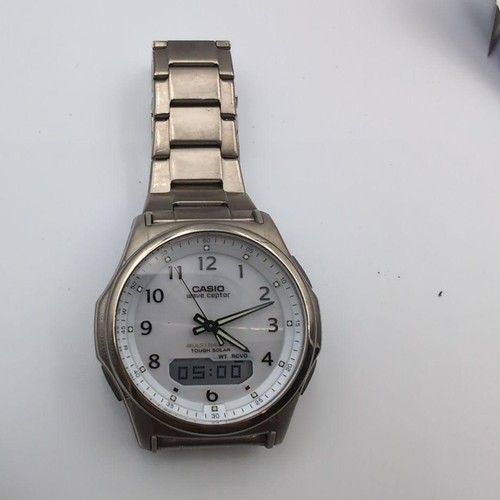 Montre solaire robuste pour