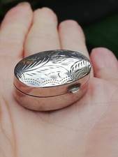 Boîte à pilule en argent