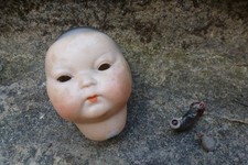 Tete de bebe asiatique en l