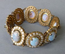Bracelet en métal doré avec