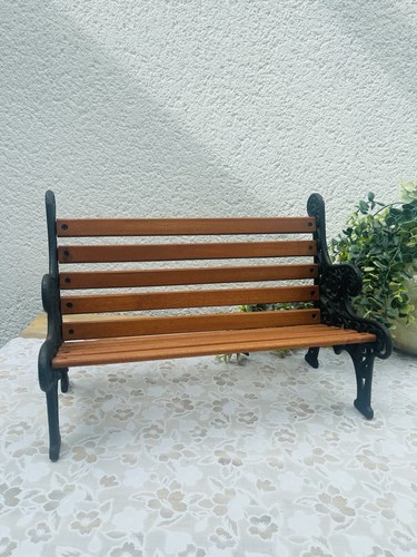 Banc poupée fonte et - de, en