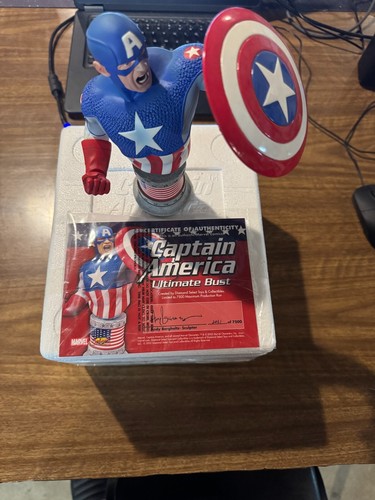 Marvel ultimate captain - marvel,