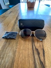 Lunettes de soleil CHANEL 4174-B – Très bon état – Authentiques