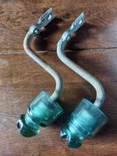 Paire d'isolateur en verre sur