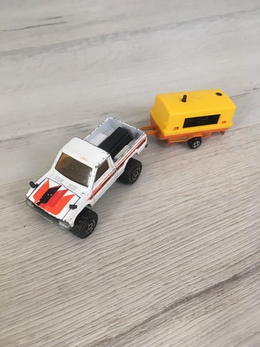 Ancien toyota hilux - ancien, avec