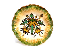 Plat décoratif en faïence de