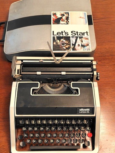Machine écrire olivetti - à,