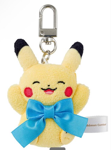 Pikachu avec mini mascotte