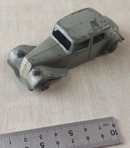 Ancienne petite voiture