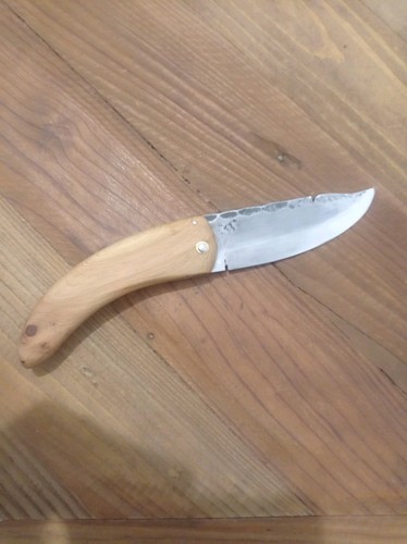Couteau pliant deux clous