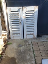 Persienne bois a lamelles ancienne