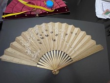 Grand éventail ancien en soie