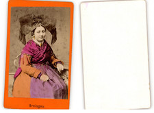 Femme en costume traditionnel