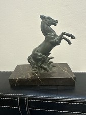 Sculpture en régule cheval sur support marbre,