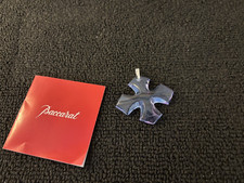 Pendentif bleu violet croix occitane en cristal de Baccarat Mod1